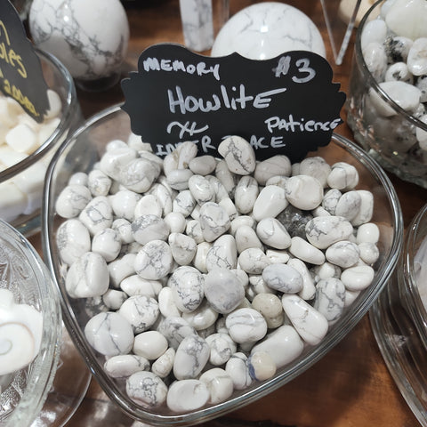 HowliteTumbles