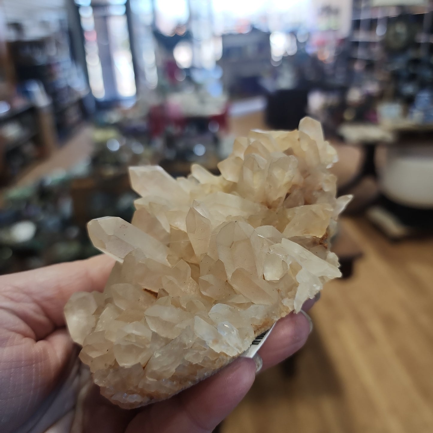 Large Quartz Clusters