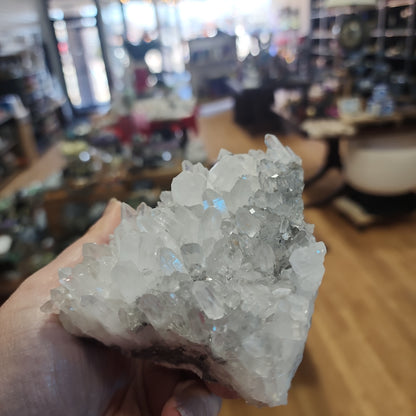 Large Quartz Clusters