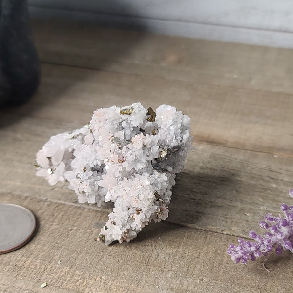 Pyrite on Quartz Clusters